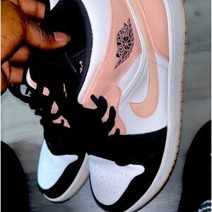 Jordan 1s Mid (Crimson)